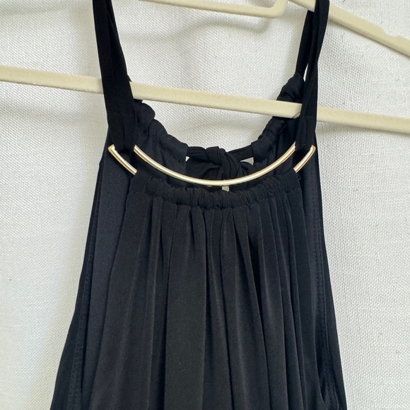 Elegant Black Sleeveless Dress - Picture 3 of 11